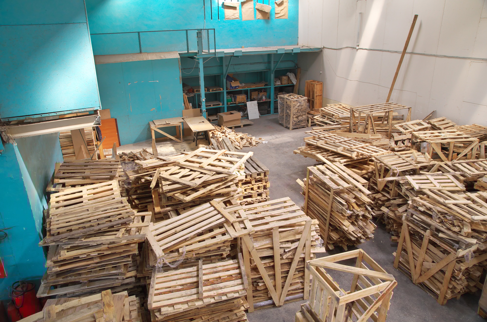 Pallets recycling duurzame verwerking hergebruik en reparatie van houten kunststof en metalen pallets